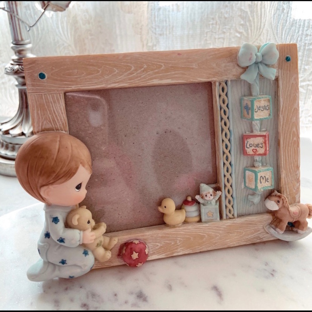 Precious Moments “Jesus Loves Me” Photo Frame ( 3.5x 3.5)